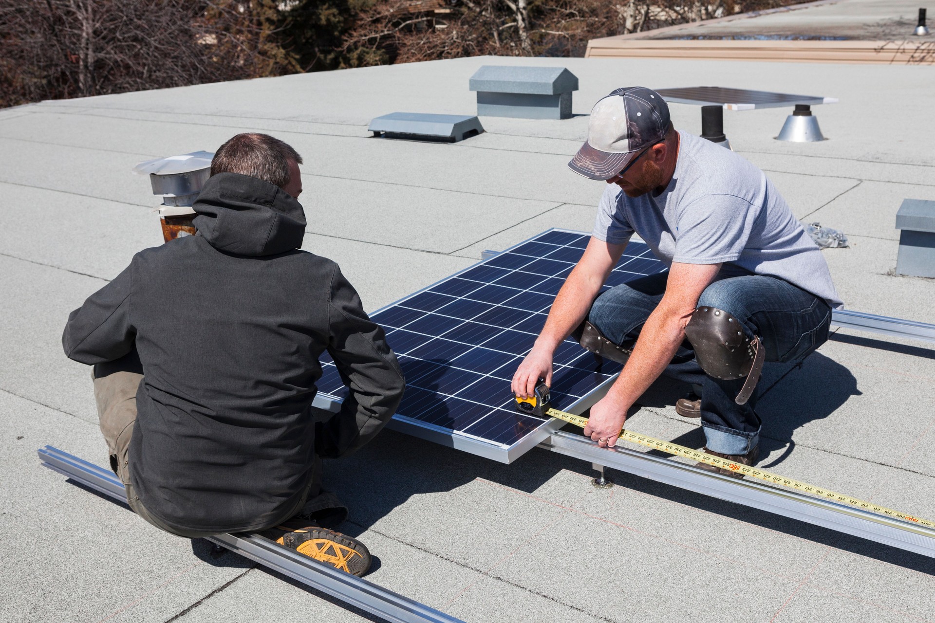 Residential Installation von Sonnenkollektoren